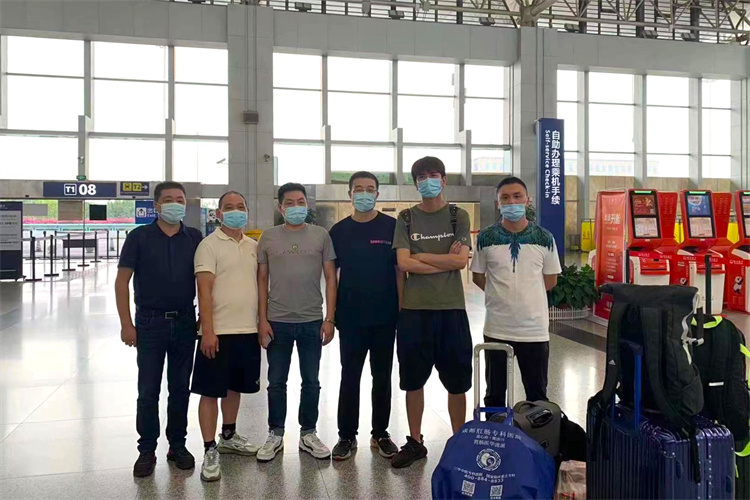 疫情紧急牢使命 “为农服务”彰担当 四川省威廉希尔中文网站集团收购组首批人员正式赴疆开秤