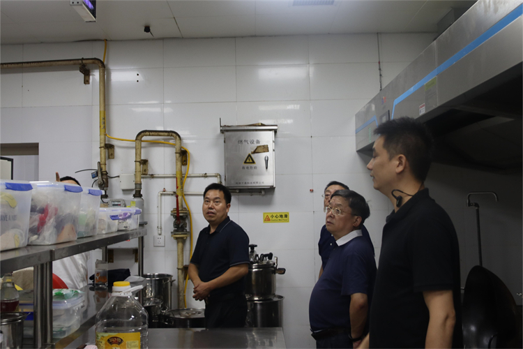 省供销社党组成员、理事会副主任向伟益带队检查指导威廉希尔中文网站集团安全生产工作