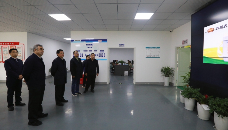 中华全国供销合作总社常务理事、经济发展与改革部部长阿地力•吾布力到威廉希尔中文网站集团 龙泉农产品集配中心调研