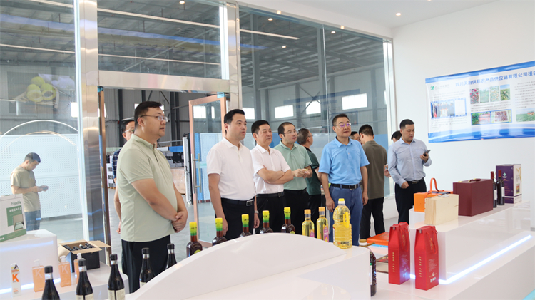 河南省供销社到威廉希尔中文网站集团龙泉农产品集采集配中心调研